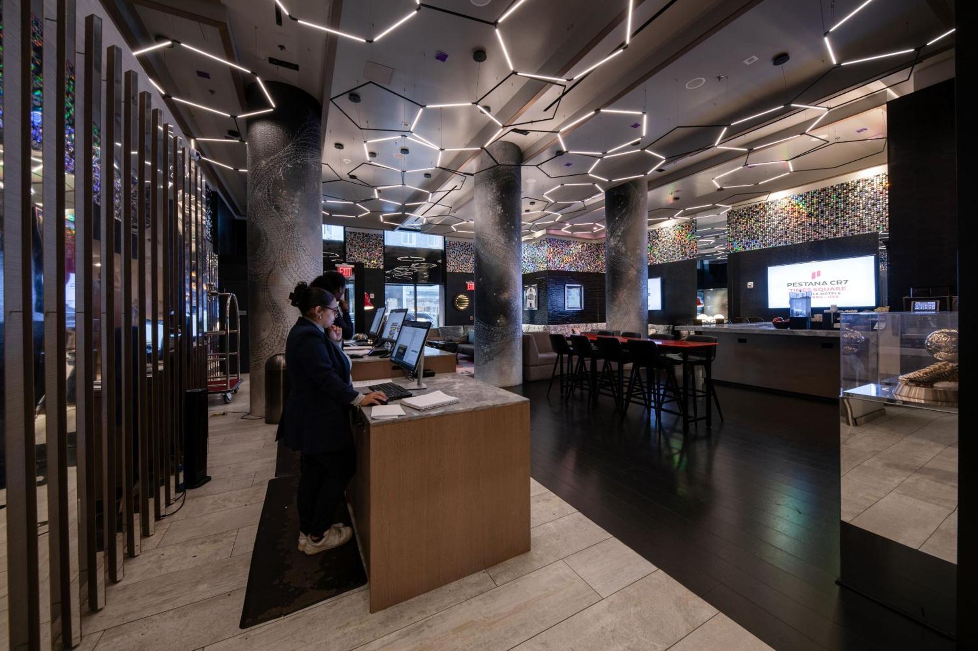 Готель Pestana Cr7 Times Square Нью-Йорк Екстер'єр фото